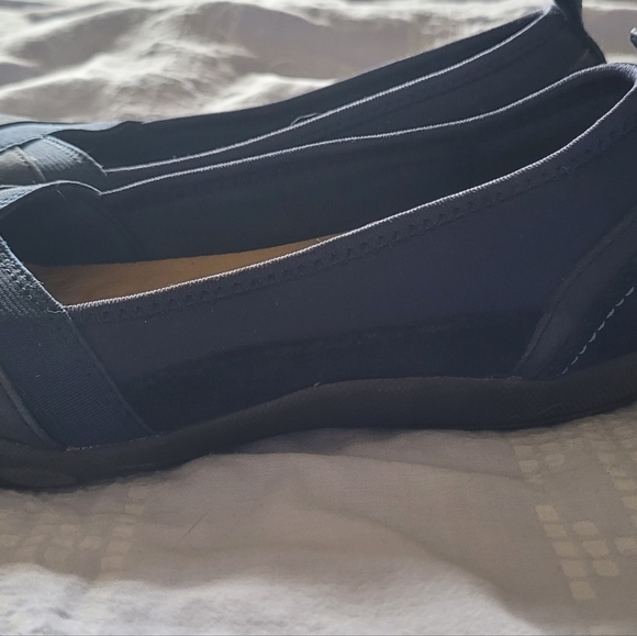 Clark's ladies flats size 5 1/2 - Picture 2 of 6